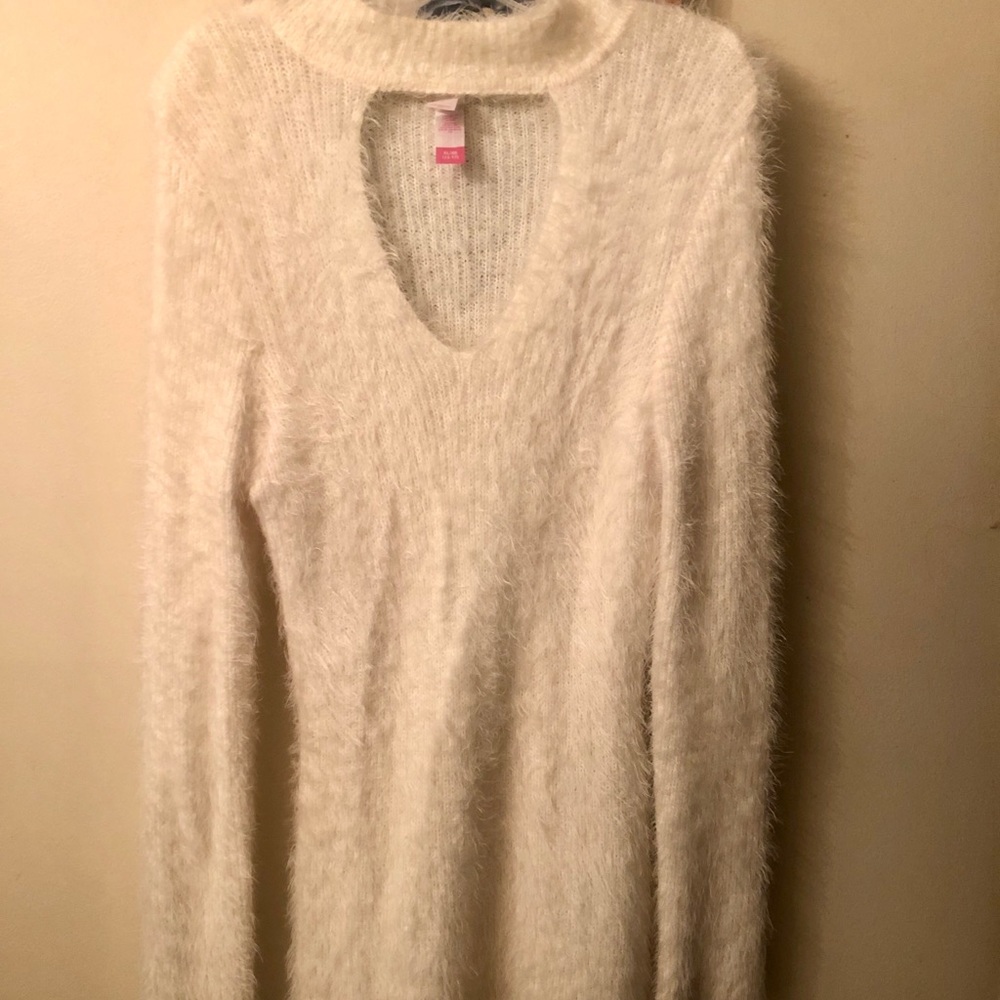 White fuzzy tunic sweater